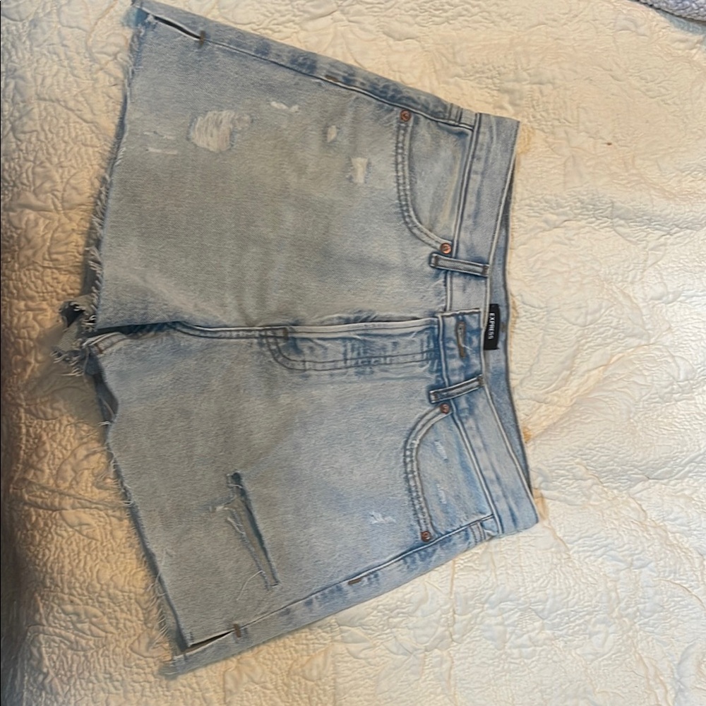 Women’s high rise denim shorts